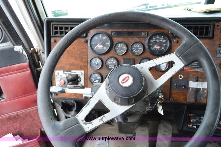 image for item I4533 1989 Peterbilt 358 semi truck