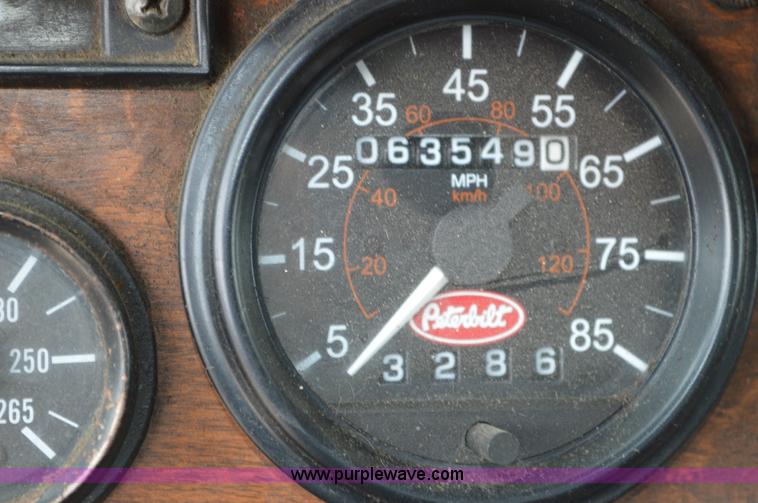 image for item I4533 1989 Peterbilt 358 semi truck