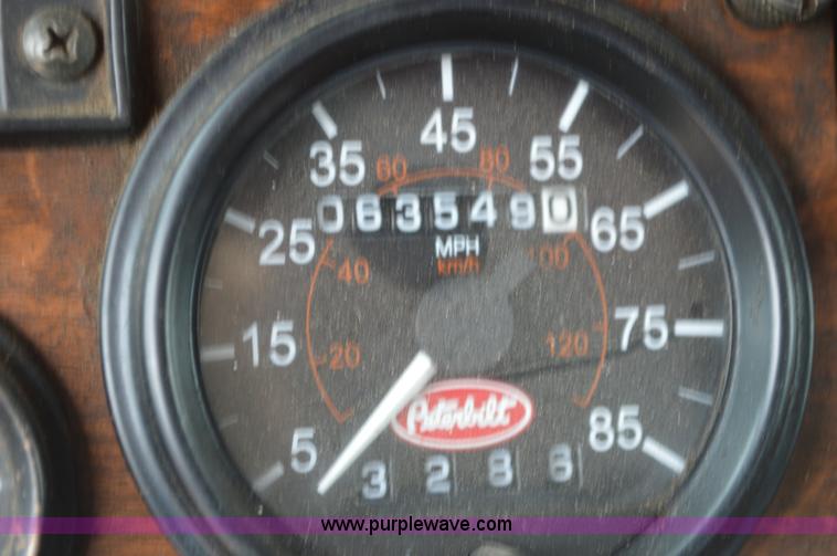 image for item I4533 1989 Peterbilt 358 semi truck