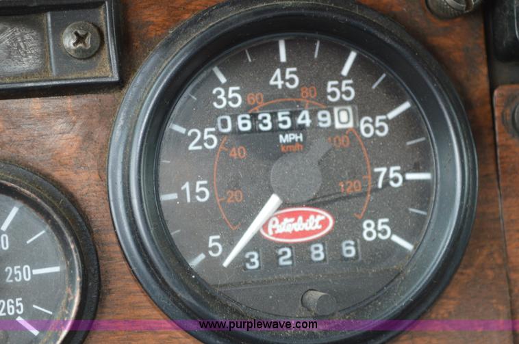 image for item I4533 1989 Peterbilt 358 semi truck