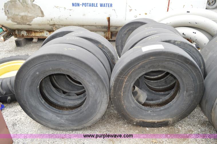 image for item I4546 (9) pneumatic roller tires