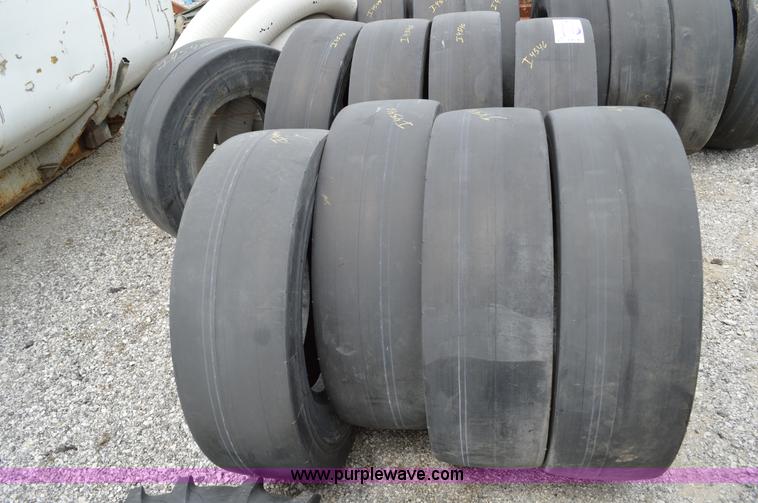 image for item I4546 (9) pneumatic roller tires