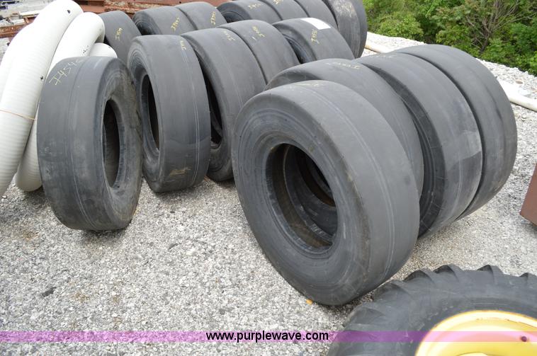 image for item I4546 (9) pneumatic roller tires