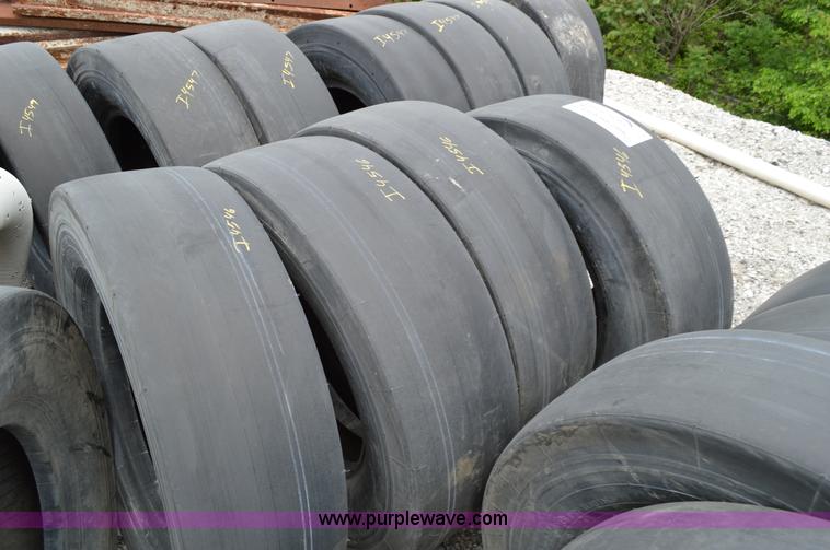 image for item I4546 (9) pneumatic roller tires