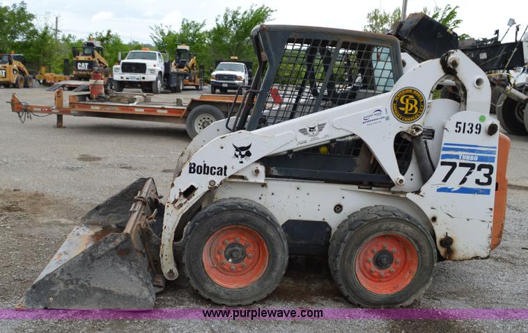 image for item I4564 2001 Bobcat 773 skid steer
