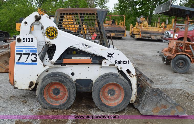 image for item I4564 2001 Bobcat 773 skid steer