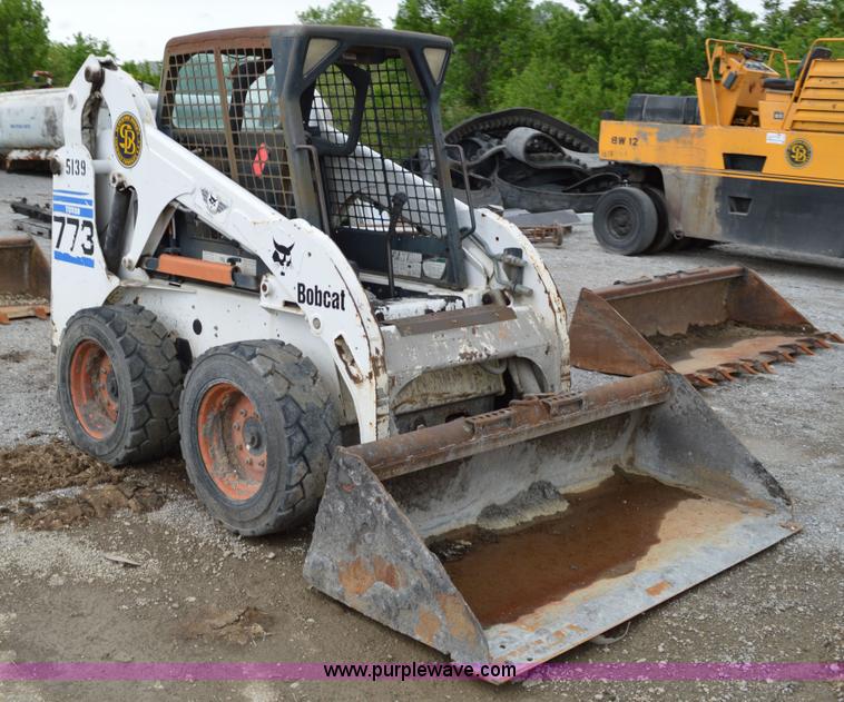 image for item I4564 2001 Bobcat 773 skid steer