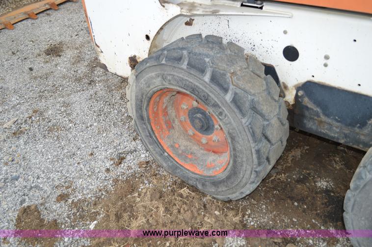 image for item I4564 2001 Bobcat 773 skid steer
