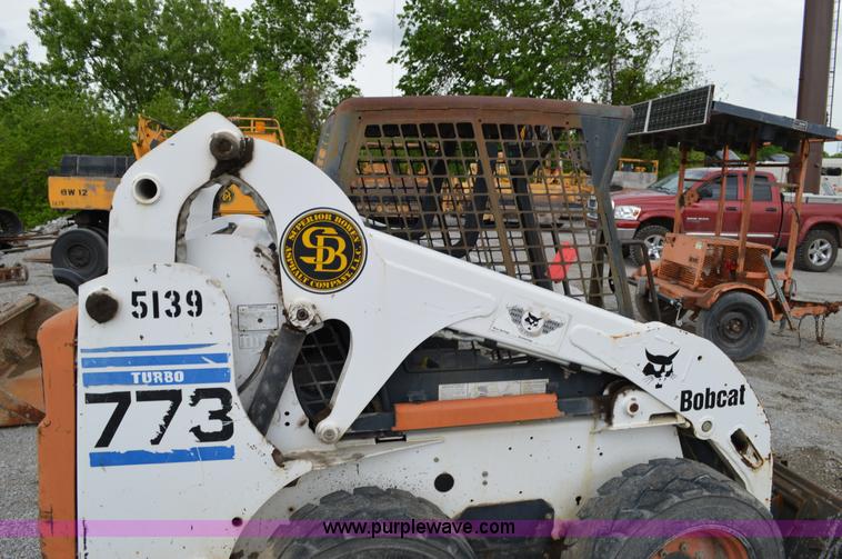 image for item I4564 2001 Bobcat 773 skid steer