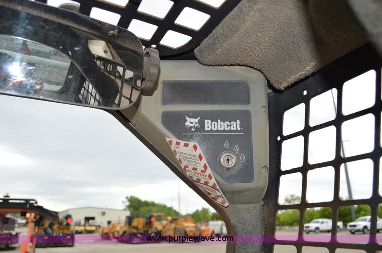 image for item I4564 2001 Bobcat 773 skid steer