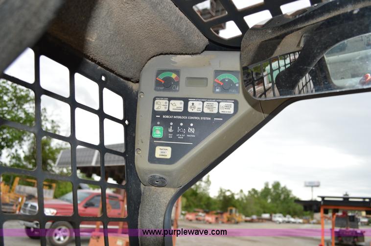 image for item I4564 2001 Bobcat 773 skid steer