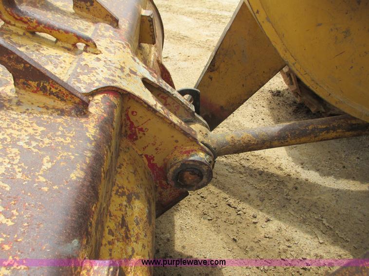 image for item J1780 1992 Caterpillar 953 LGP track loader