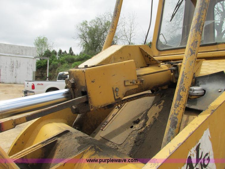 image for item J1780 1992 Caterpillar 953 LGP track loader