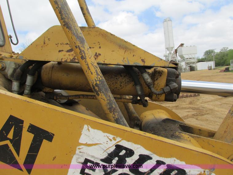 image for item J1780 1992 Caterpillar 953 LGP track loader