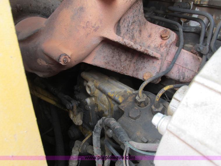 image for item J1780 1992 Caterpillar 953 LGP track loader