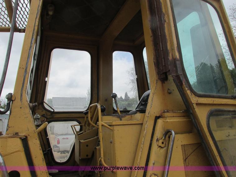 image for item J1780 1992 Caterpillar 953 LGP track loader