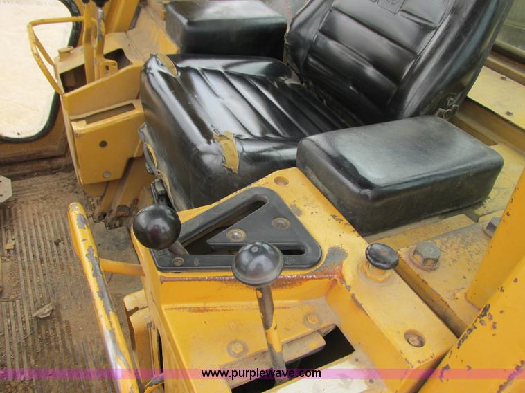 image for item J1780 1992 Caterpillar 953 LGP track loader