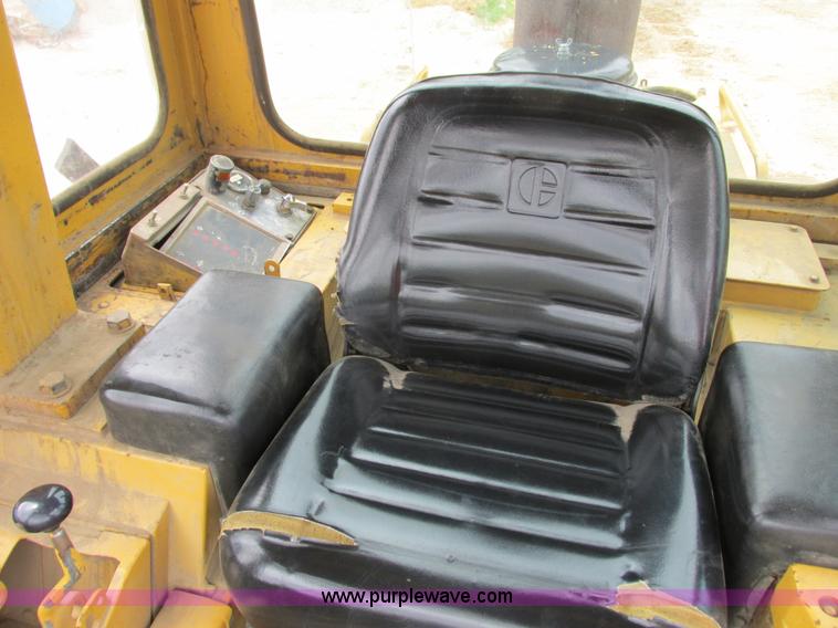 image for item J1780 1992 Caterpillar 953 LGP track loader