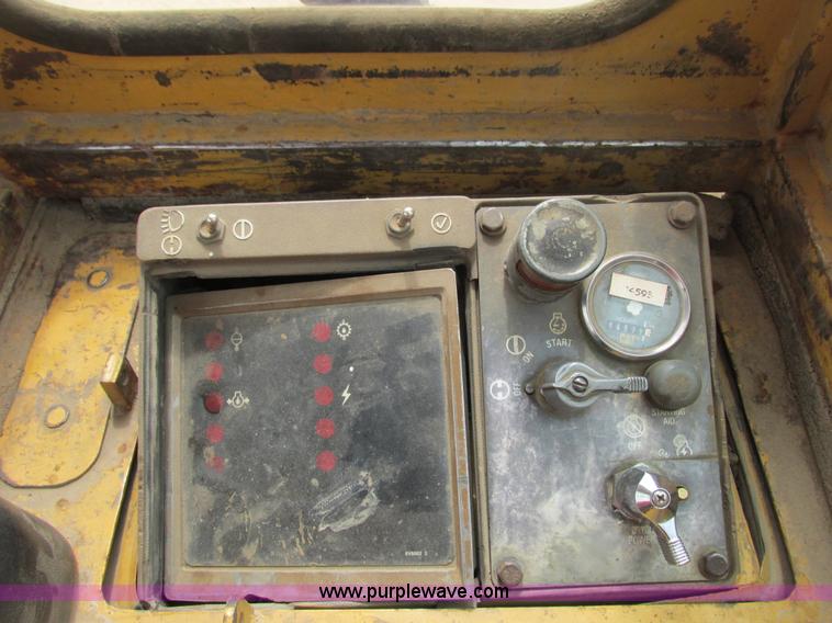 image for item J1780 1992 Caterpillar 953 LGP track loader