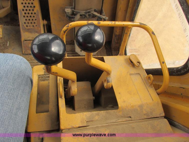 image for item J1780 1992 Caterpillar 953 LGP track loader