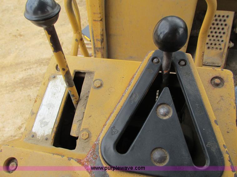 image for item J1780 1992 Caterpillar 953 LGP track loader