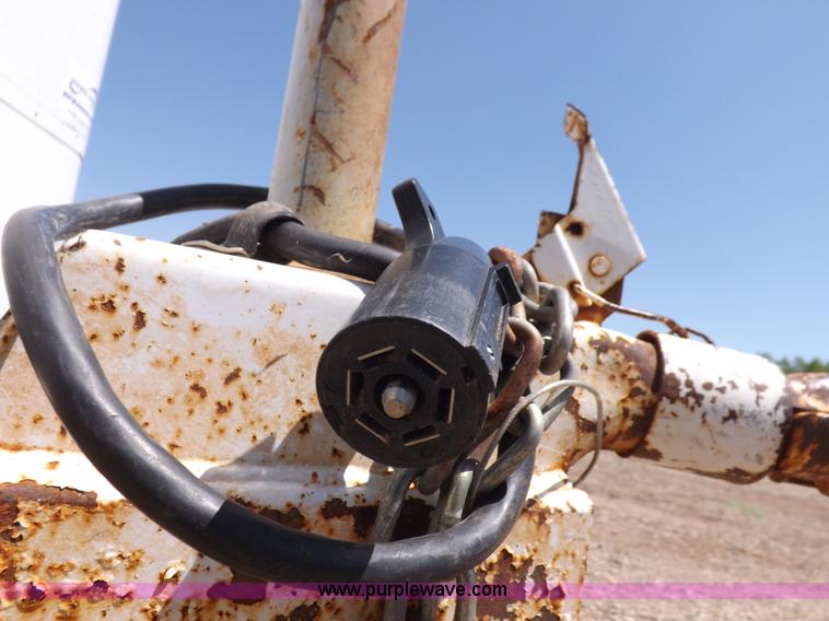 image for item K3883 2007 CM enclosed trailer