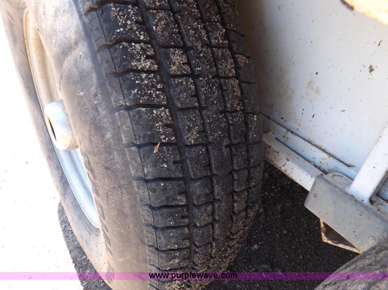 image for item K3883 2007 CM enclosed trailer