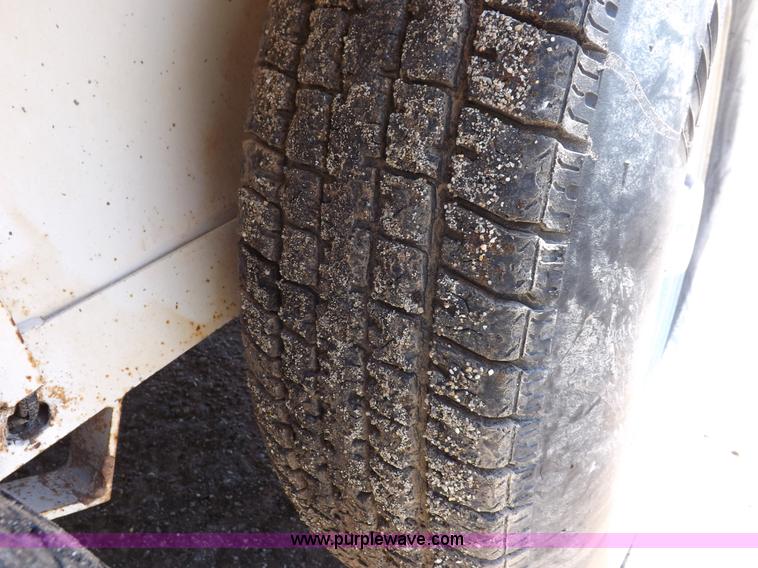 image for item K3883 2007 CM enclosed trailer