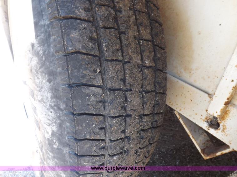 image for item K3883 2007 CM enclosed trailer