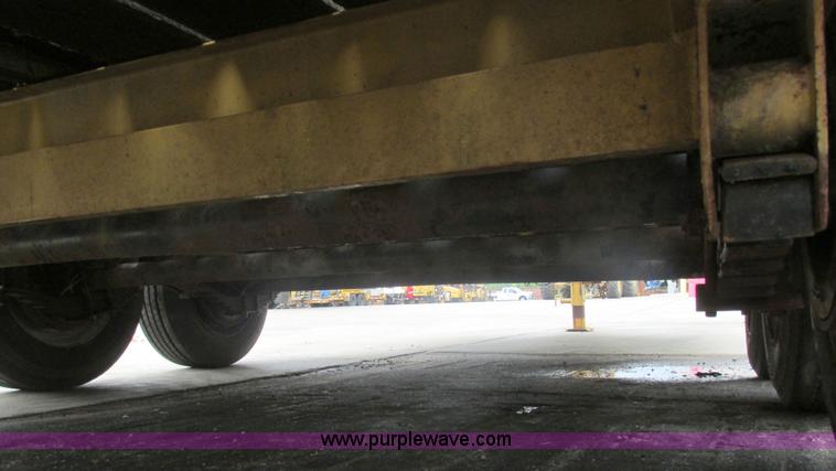 image for item K5065 2000 Redi Haul FSL18372E102 equipment trailer