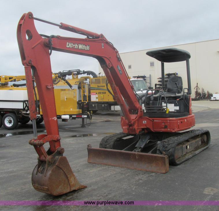 image for item K5066 2005 Ditch Witch MX502 compact excavator