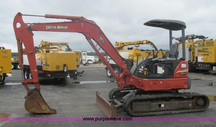 image for item K5066 2005 Ditch Witch MX502 compact excavator
