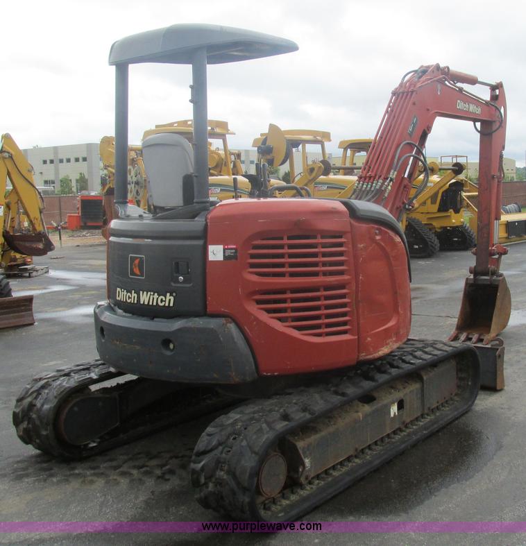 image for item K5066 2005 Ditch Witch MX502 compact excavator