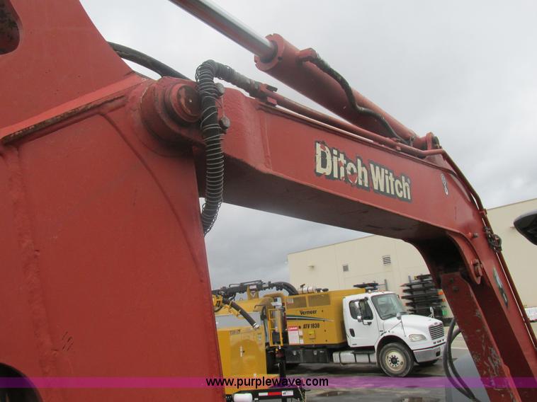 image for item K5066 2005 Ditch Witch MX502 compact excavator