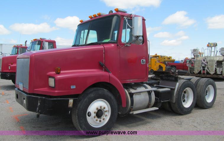 image for item K5635 1994 Volvo WG64T semi truck