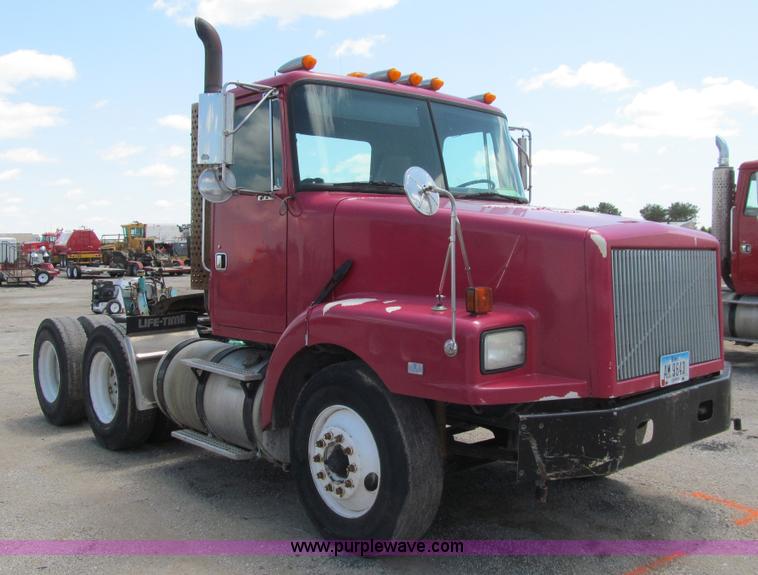 image for item K5635 1994 Volvo WG64T semi truck