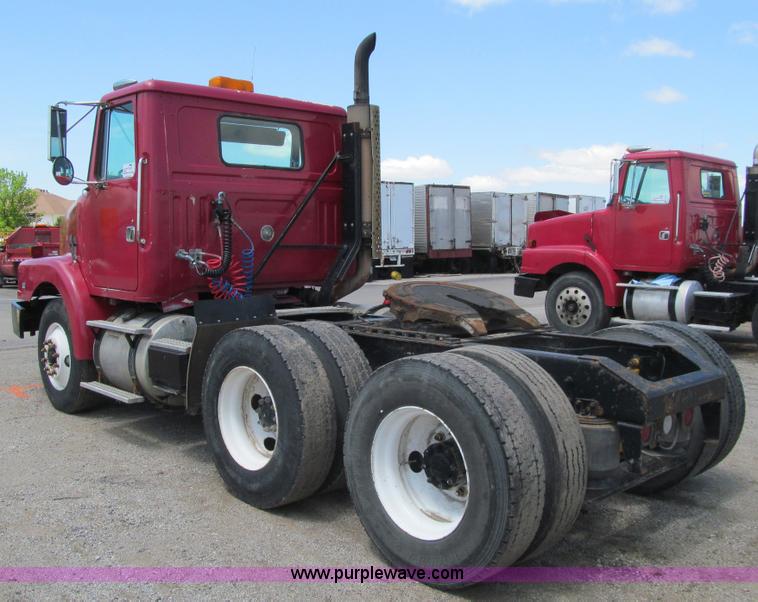 image for item K5635 1994 Volvo WG64T semi truck