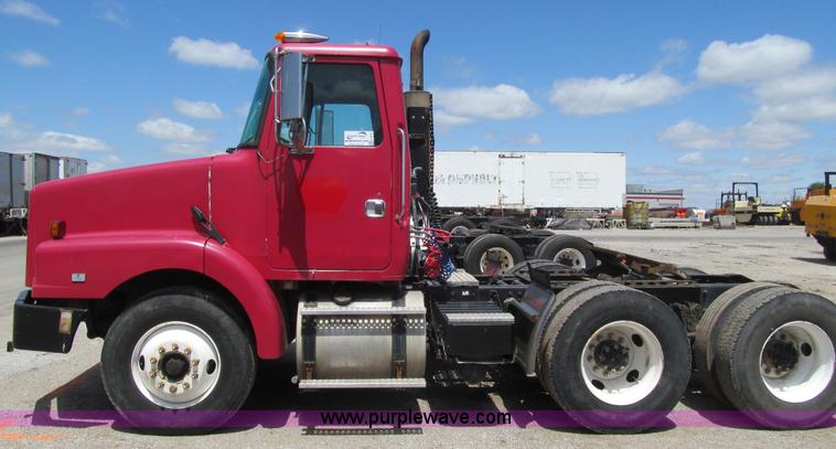 image for item K5635 1994 Volvo WG64T semi truck