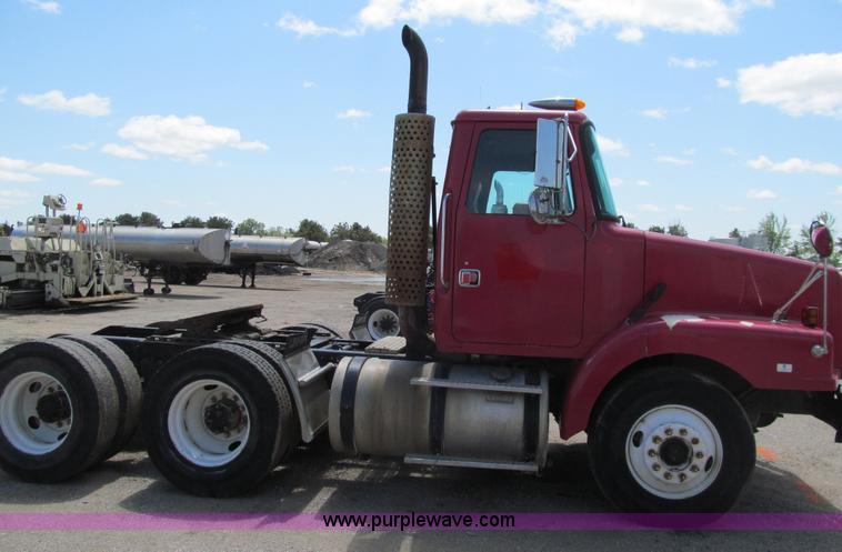 image for item K5635 1994 Volvo WG64T semi truck