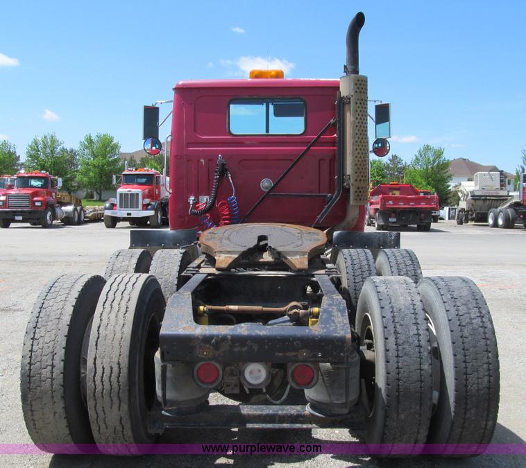 image for item K5635 1994 Volvo WG64T semi truck