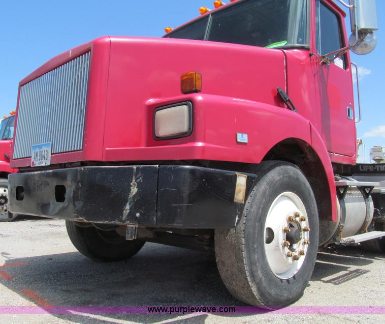 image for item K5635 1994 Volvo WG64T semi truck