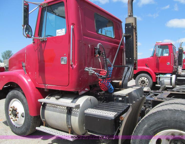 image for item K5635 1994 Volvo WG64T semi truck