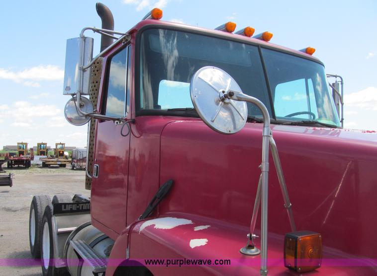 image for item K5635 1994 Volvo WG64T semi truck