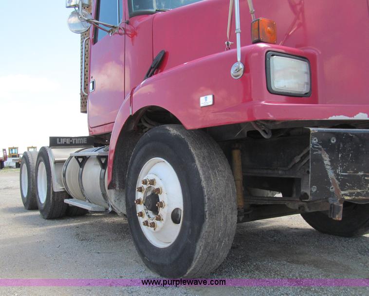 image for item K5635 1994 Volvo WG64T semi truck