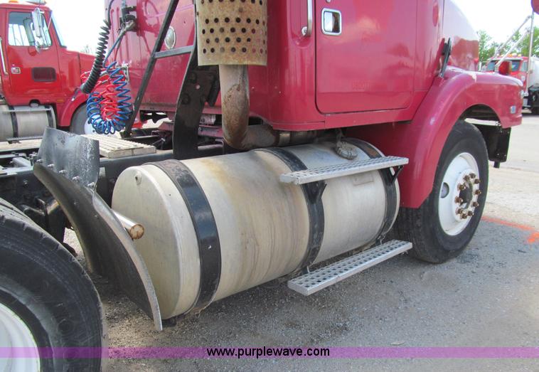 image for item K5635 1994 Volvo WG64T semi truck