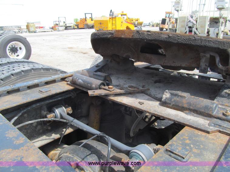 image for item K5635 1994 Volvo WG64T semi truck