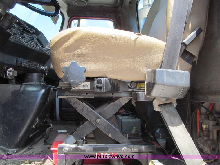 image for item K5635 1994 Volvo WG64T semi truck