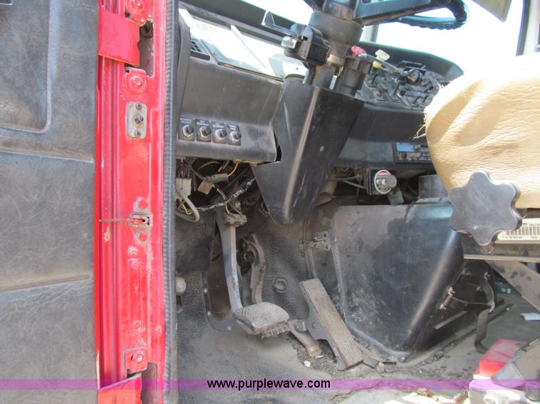 image for item K5635 1994 Volvo WG64T semi truck