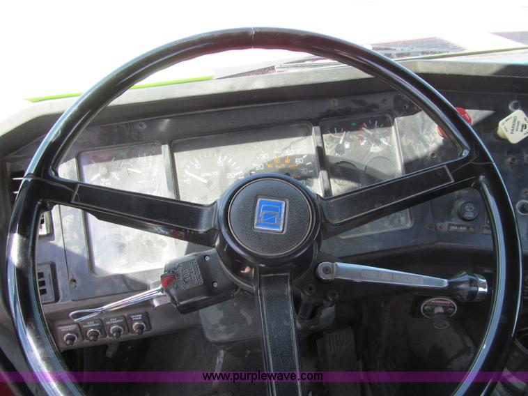 image for item K5635 1994 Volvo WG64T semi truck