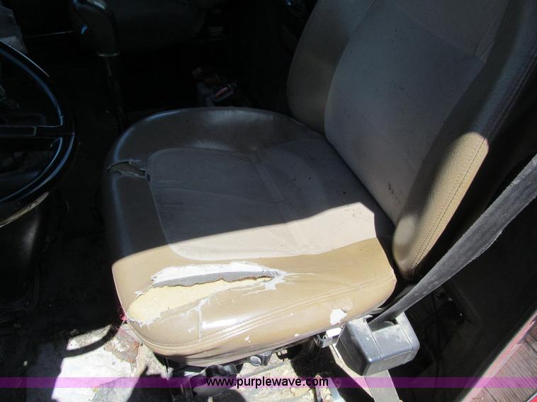 image for item K5635 1994 Volvo WG64T semi truck